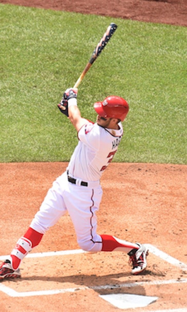 Photo: Bryce Harper flaunts patriotic bat, hits home run